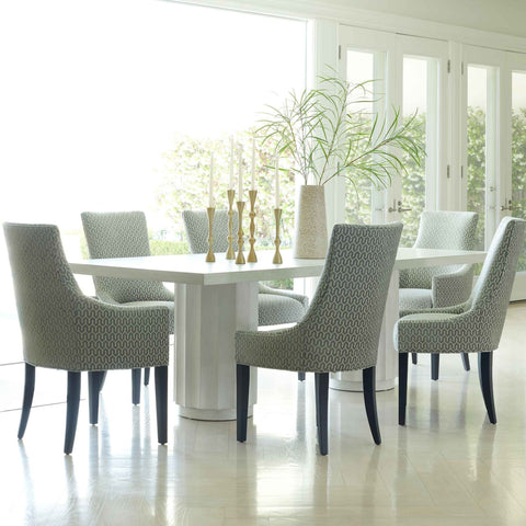 table rectangulaire en bois blanc cannelé vue trois quarts