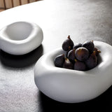 table ronde en aluminium noir laqué détail matière